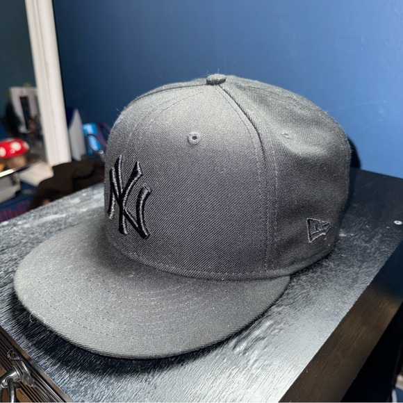 MENS BLACK NIKE FITTED SNAPBACK - Picture 6 of 6